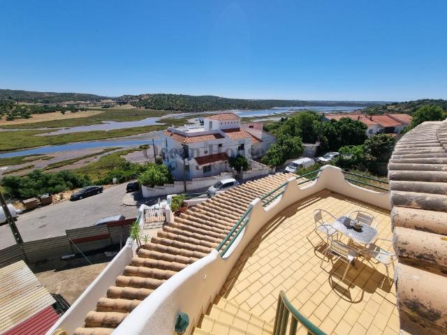 Moradia T4 com garagem, piscina e vista Rio Arade Portimão 336m² Portimão