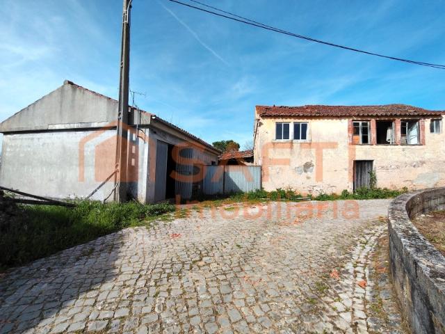 MORADIA T4, COM GARAGEM, POÇOS, TERRENO E RUINAS EM PEDRA