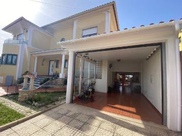 Moradia T4 com grande garagem e jardim entre Caldas da Rai 214m² Caldas da Rainha Santo Onofre e Serra do Bouro