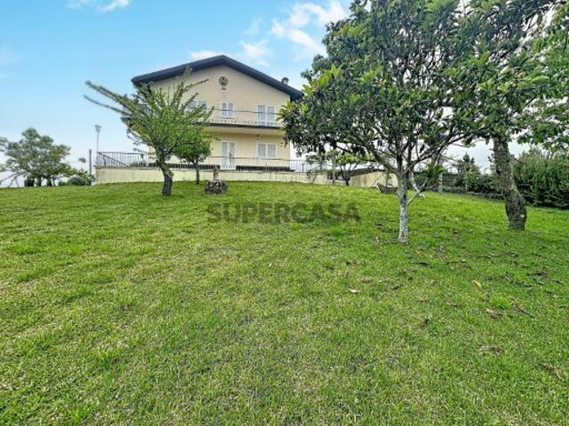 Moradia T4 com jardim