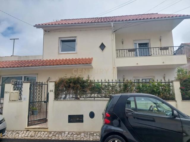 Moradia T4 com Jardim, Churrasqueira e 220 m² | Abóboda – São Domingos de Rana