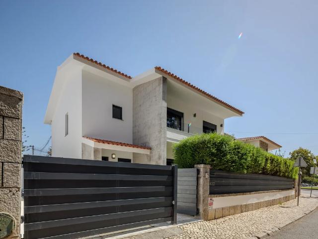Moradia T4 com jardim a 500m do mar, Bairro do Rosário, Cascais