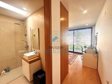 Moradia T4, com jardim e garagem