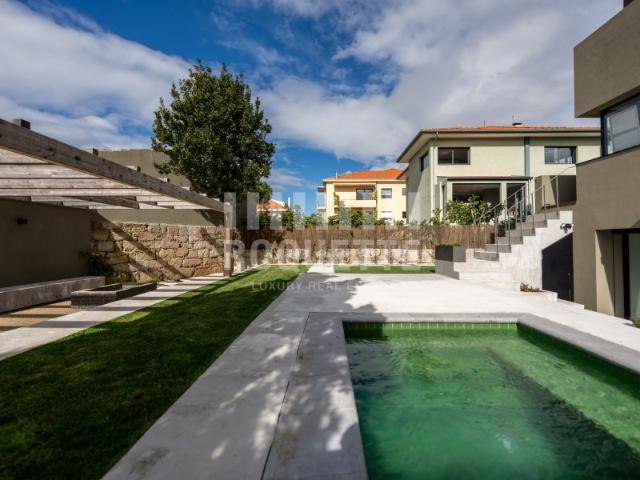 Moradia T4 com jardim e piscina numa das melhores zonas da Foz