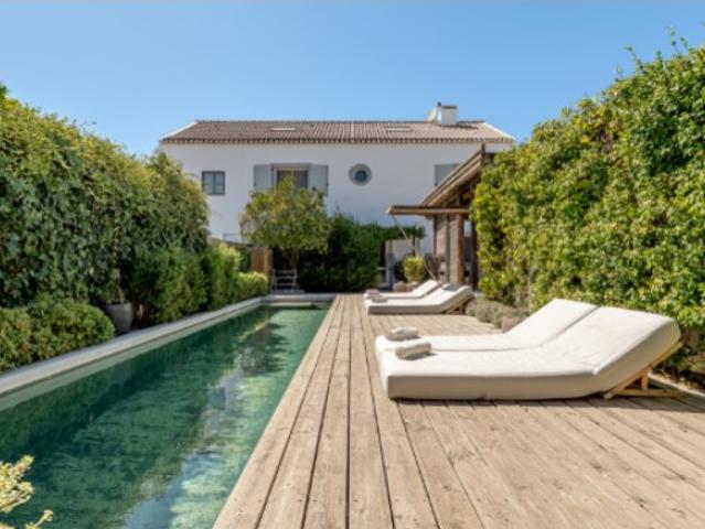 Moradia T4 com jardim e piscina, na Comporta