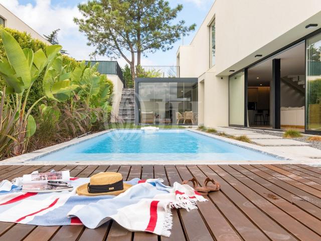 Moradia T4 com jardim e piscina Albarraque Sintra 0m² Rio De Mouro