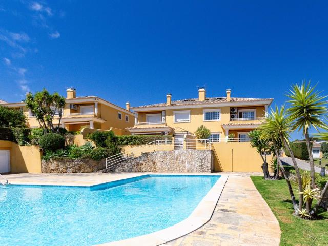 Moradia T4 com Jardim e Piscina Partilhada em Condomínio Privado – Birre, Cascais