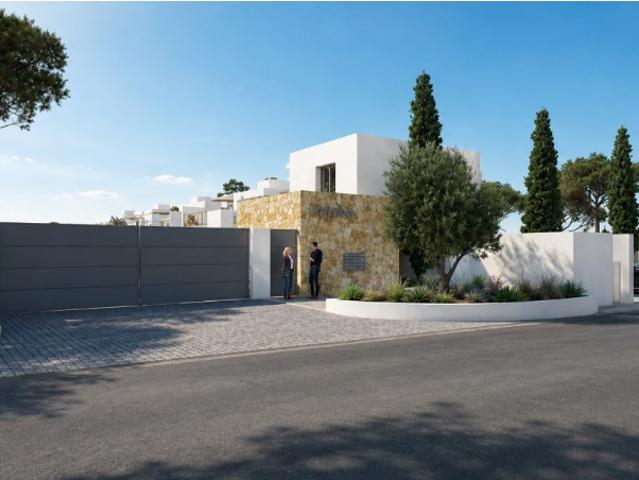 Moradia T4 com jardim em condomínio com piscina comum, Azeitão