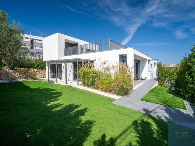 Moradia T4 com Jardim Interior em Manique 173m² Alcabideche