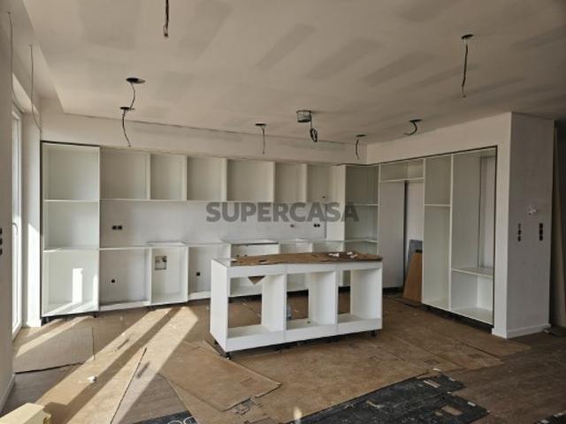 Moradia T4 com jardim, logradouro e terraço NOVA