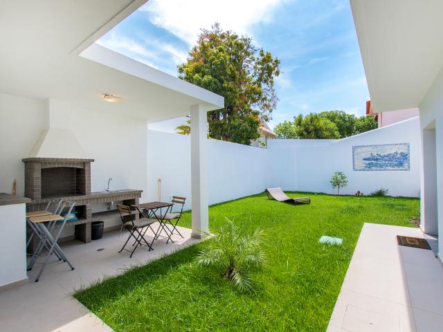 Moradia T4 com jardim, no Bairro do Rosário, Cascais