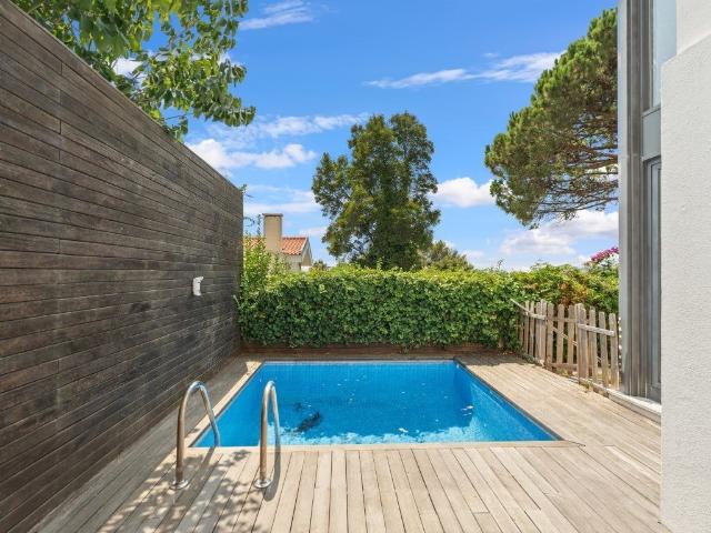 Moradia T4 com Jardim, Piscina e Vista Rio | Restelo 266m² Belém