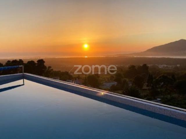 Moradia T4 com jardim, piscina e vistas mar em Cristelo Caminha
