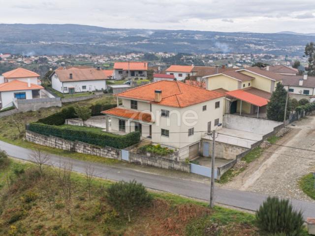 Moradia T4 com Jardim, Terraço e Amplas Áreas Adoufe, Vila Real
