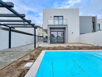 Moradia T4 com piscina na Parede, Cascais