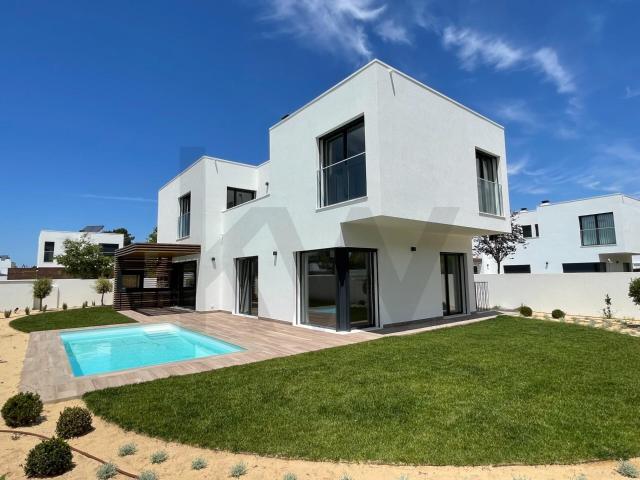 Moradia T4 com piscina na Quinta do Pinhão, Verdizela – suites, cave ampla e zona de lazer