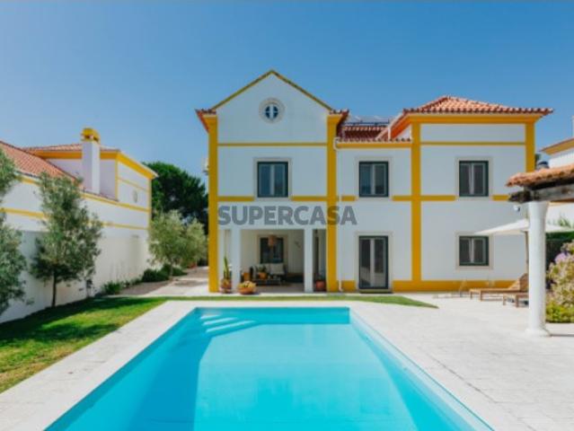 Moradia T4 com Piscina no Condomínio Casas de Azeitão