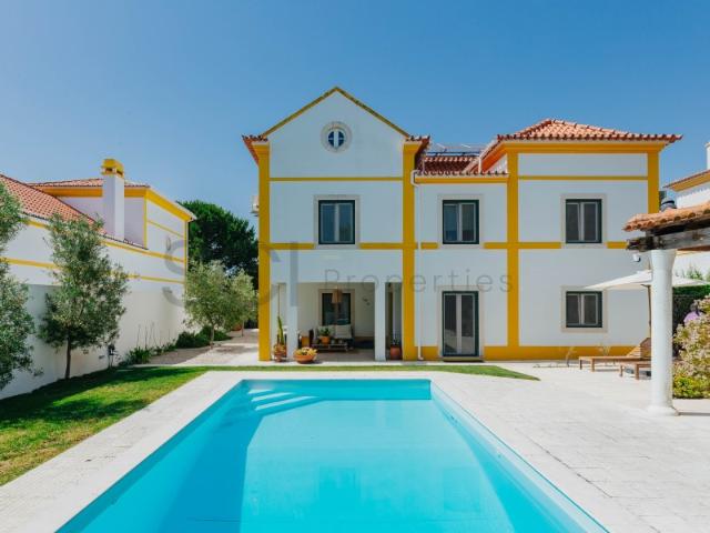 Moradia T4 com Piscina no Condomínio Casas de Azeitão