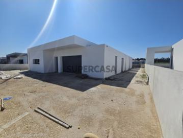 Moradia T4 com piscina no Campo Caldas da Rainha