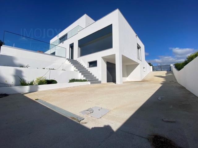 Moradia T4 com Piscina no Espartal em Aljezur