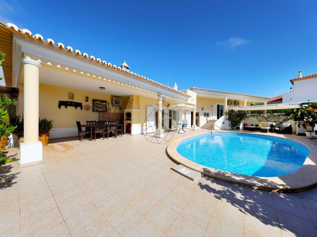 Moradia T4 com Piscina no Sargaçal Lagos