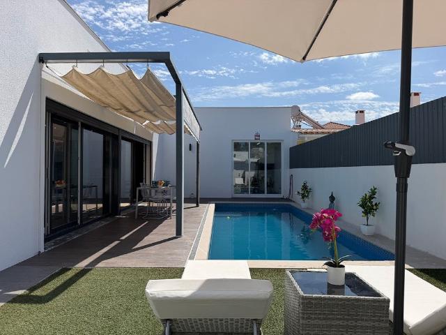 Moradia T4 com Piscina a venda em Vila Nogueira de Azeitão 150m² Azeitão São Lourenço e São Simão