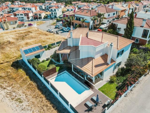 Moradia T4 com Piscina Almoinha
