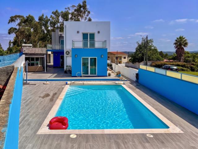 Moradia T4 com Piscina | Ameal – Torres Vedras 228m² Ramalhal