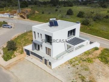 Moradia T4 com Piscina Aquecida e Vista Mar Mexilhoeira Grande
