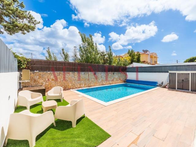 Moradia T4 Com Piscina Aquecida Em Fernão Ferro | 394 m² + L. 250m² Fernão Ferro
