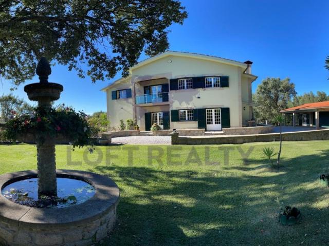 Moradia T4 com Piscina Coberta