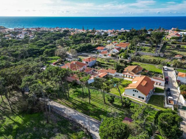Moradia T4 com piscina, com TERRENO anexo — Praia das Maçãs, Colares
