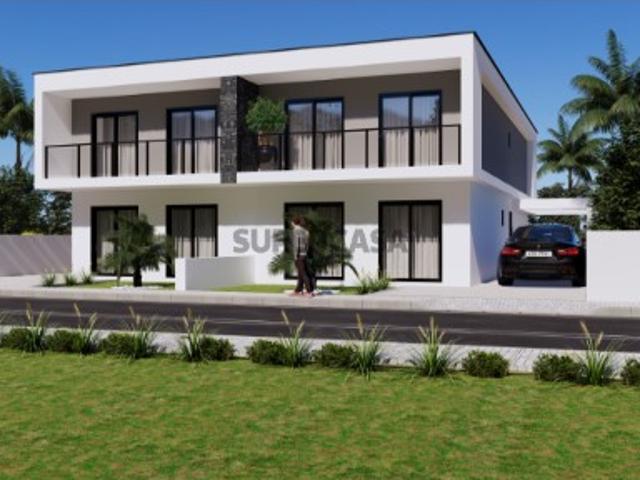 Moradia T4 com Piscina e 3 Suites, Fernão Ferro