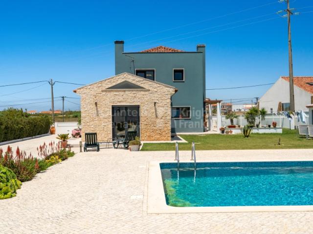 Moradia T4 com piscina e anexo em Assafora, Sintra