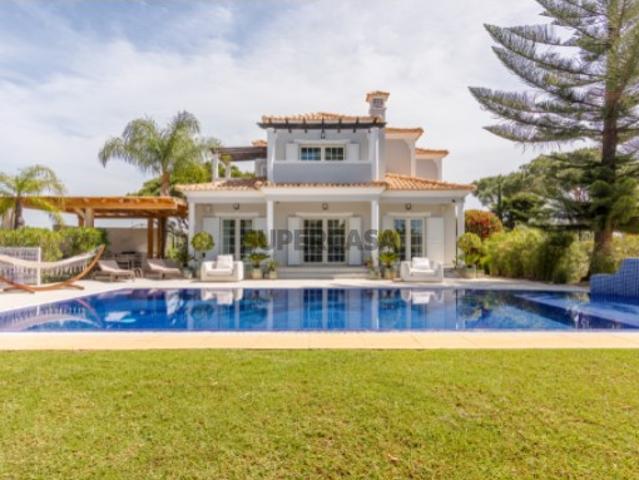 Moradia T4 com piscina e garagem, em Almancil, Algarve