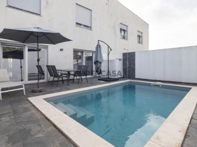Moradia T4 com piscina e garagem nas Manteigadas | Setúbal