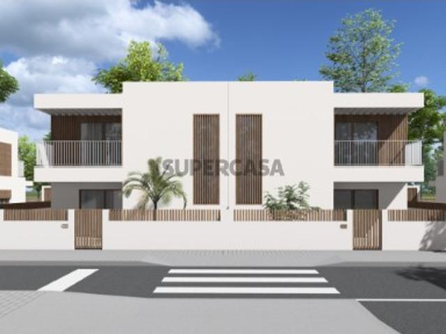 Moradia T4 com piscina e garagem Olhão