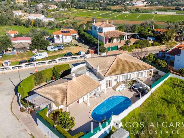 Moradia T4 com piscina e garagem situada numa localização tr. 225m² São Gonçalo de Lagos