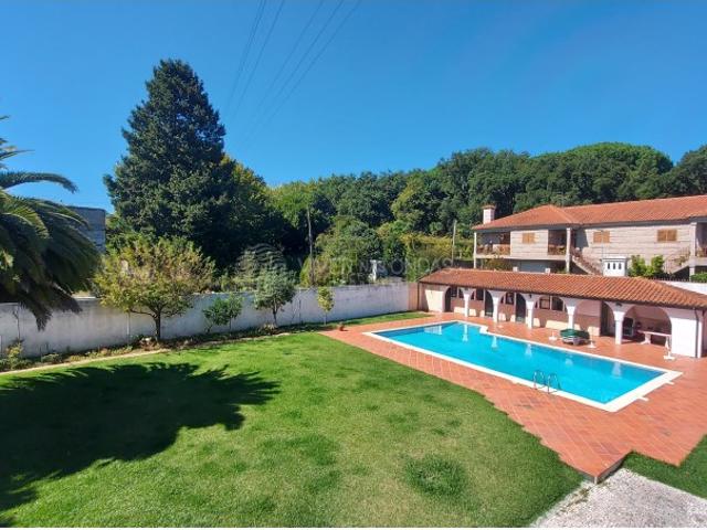 Moradia T4 com piscina e extenso jardim, em Gavião Vila Nova de Famalicão