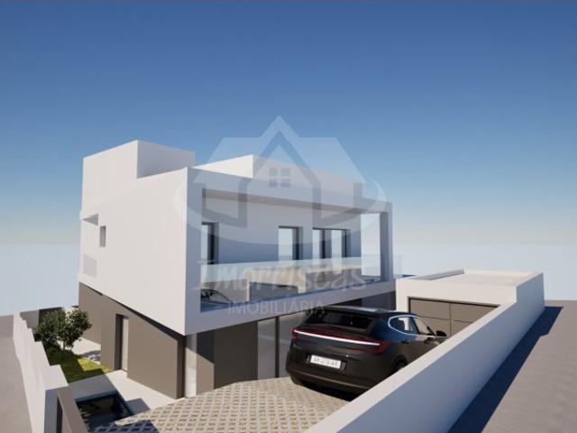 Moradia T4 com piscina e jardim no Bairro da Primavera, Santa Iria de Azóia