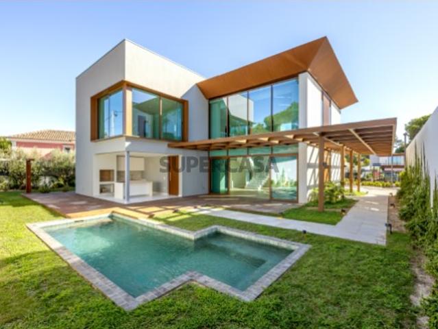 Moradia T4 com piscina e jardim, no Estoril, Cascais