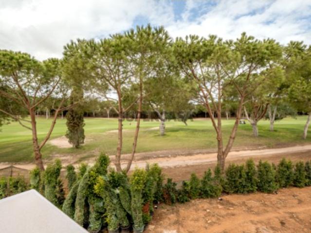 Moradia T4 com piscina e jardim, em Vilamoura, Algarve