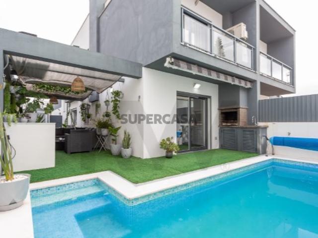 Moradia T4 com Piscina Aquecida e Domótica | Fernão Ferro, Seixal
