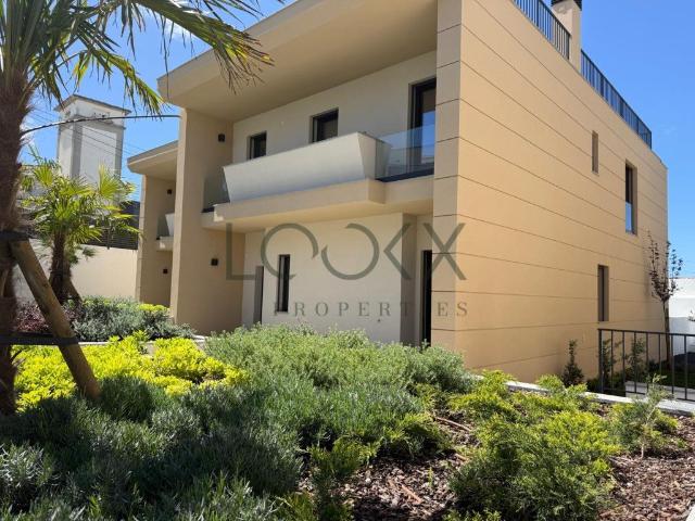 Moradia T4 com piscina e Jardim privativos e Rooftop, Cascai. 168m² Alcabideche