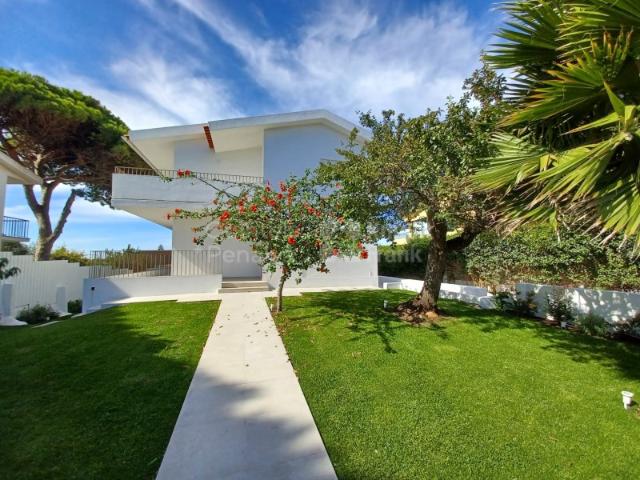 Moradia T4 com piscina e pool house em Cascais