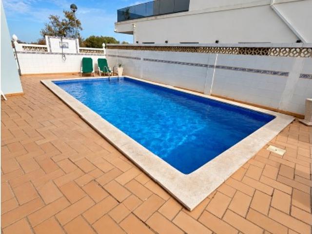 Moradia T4 com piscina e terraço com vista mar Fuseta