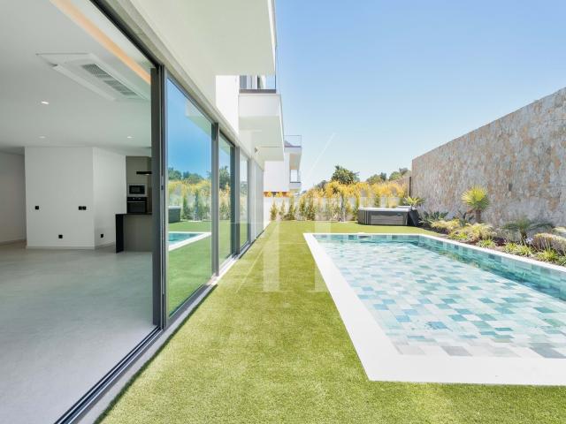 Moradia T4 com piscina e terraço para venda em Albufeira 180m² Albufeira e Olhos de Água
