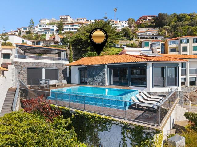 Moradia T4 + 1 Terreno com Projeto Aprovado | Vista Panorâmica sobre o Porto do Funchal