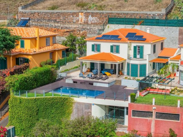 Moradia T4 com Piscina e Vista Mar na zona mais procurada do. 265m² São Martinho