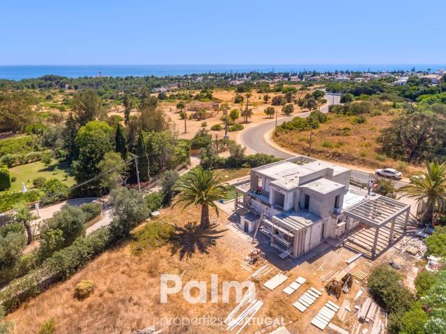 Moradia T4 com Piscina e Vista Mar Panorâmica | Alfanzina –. 255m² Lagoa e Carvoeiro
